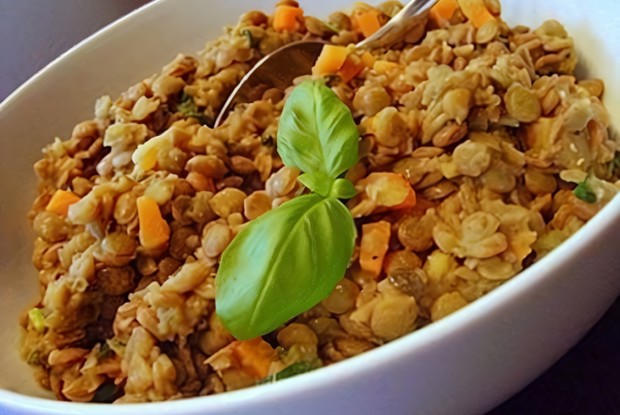 Чечевица с картофелем и морковью в сметане