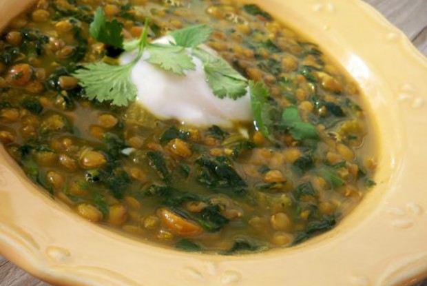 Чечевичная похлебка с зеленью и лимоном