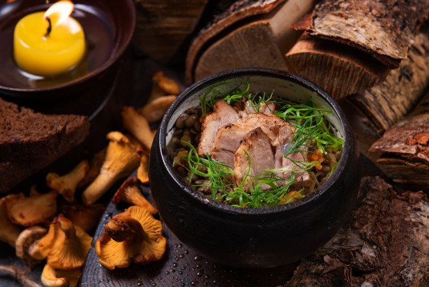 Чечевичная каша с копчеными ребрами