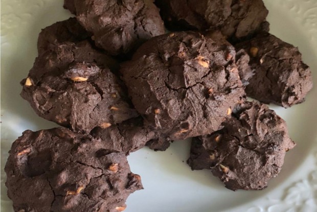 Черемуховое печенье с орешками и ликером