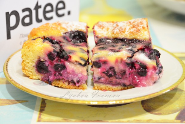 Черничный пирог на творожном тесте со сметанной заливкой