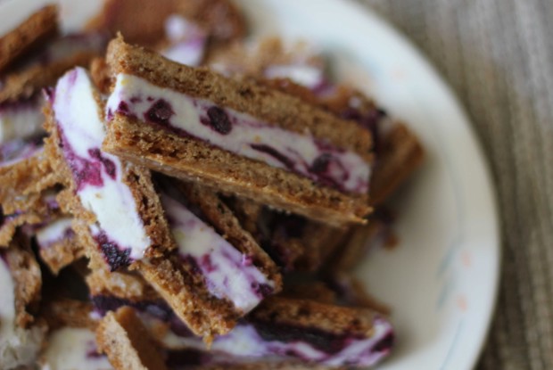 Черничное мороженое-сэндвич