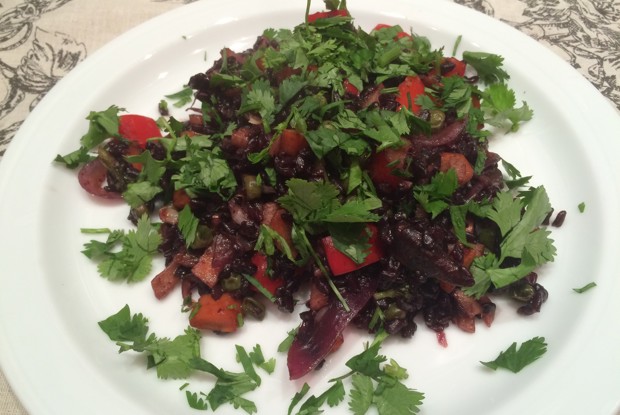 Черный рис с овощами в китайском стиле