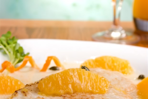 Черный соус с маслом и каперсами