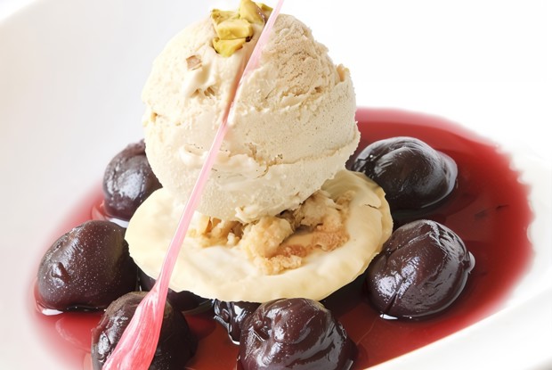 Чернослив в зеленом чае с ароматом лимона