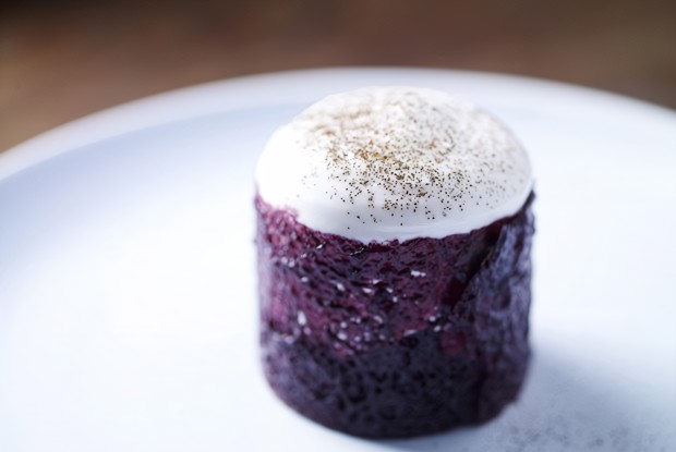 Черный хлеб с черной смородиной