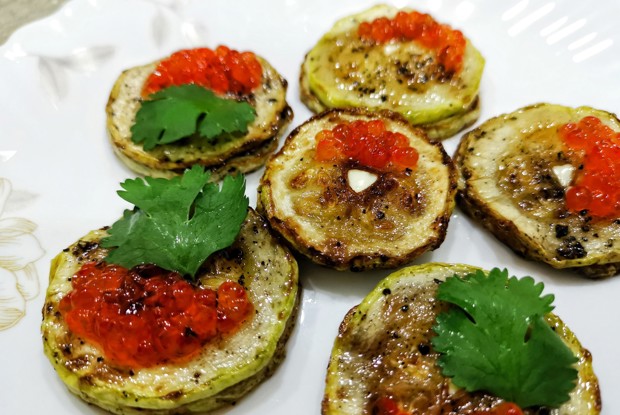 Чесночная закуска из кабачка
