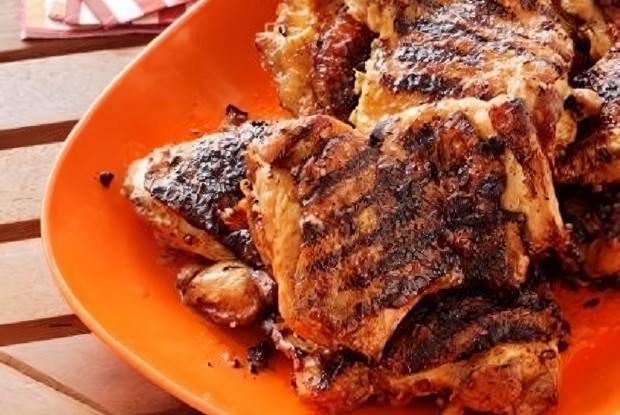 Чесночно-имбирные куриные бедрышки на гриле
