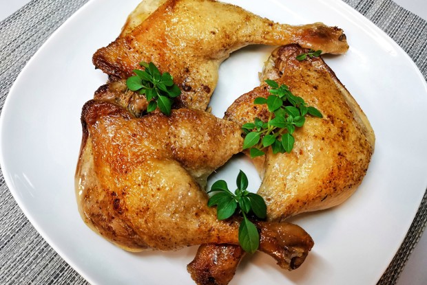 Чесночно-имбирные утиные ножки на сковороде