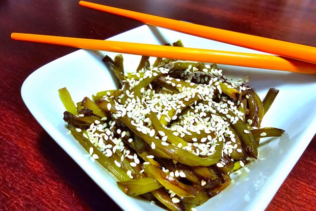Чесночные стрелки в соусе терияки