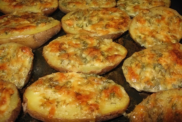 Чесночный картофель с пармезаном
