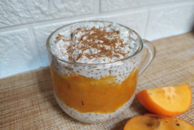 Чиа-пудинг с хурмой