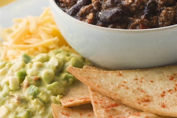 Чили кон карне с тортильями