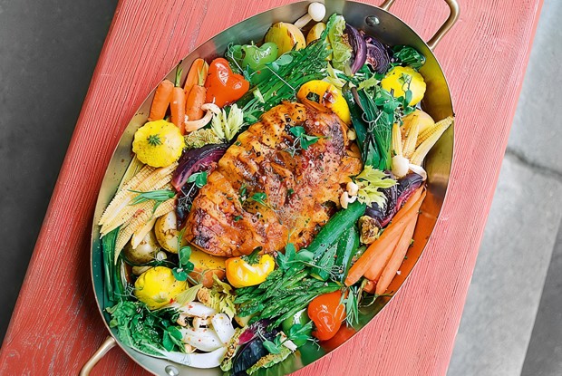 Чилийский сибас в соево-медово-апельсиновом соусе с диким рататуем