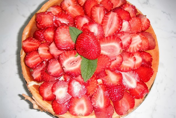 Чизкейк с клубникой и белым шоколадом