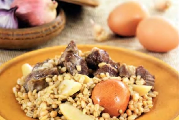 Чолент с фасолью и картофелем