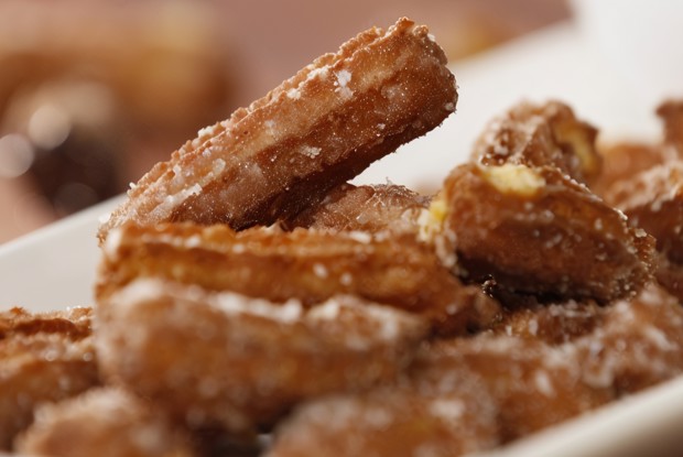 Чуррос с шоколадным соусом
