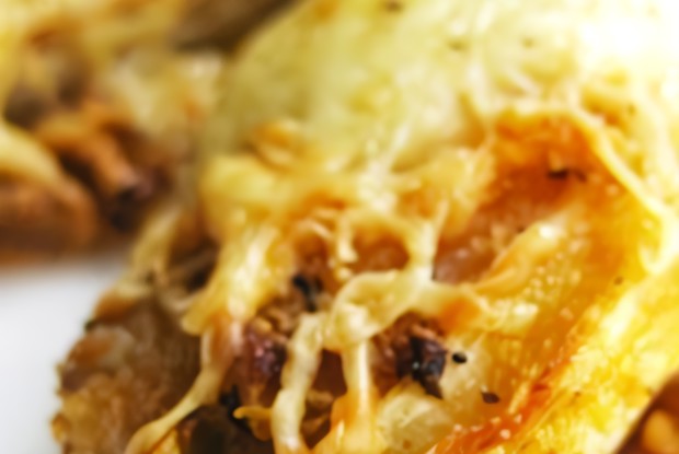 Цикорий, запеченный с сыром и красный вином