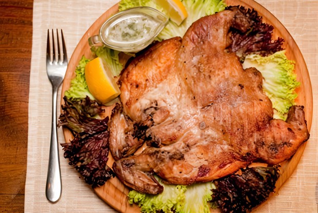 Цыпленок табака с чесночным соусом