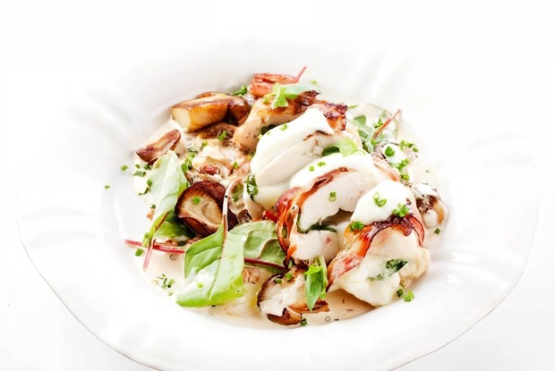 Цыпленок в беконе, фаршированный моцареллой Unagrande