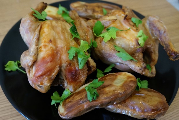 Цыплята гриль с чесноком и картофелем в аэрогриле