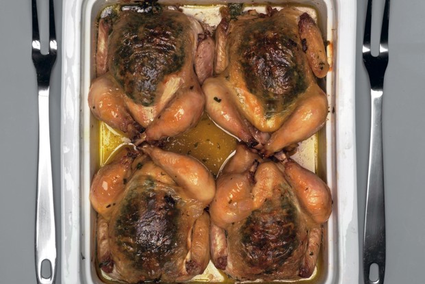 Цыплята со сливочным маслом, чесноком и петрушкой