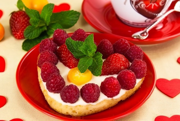 Цитрусовые пирожные «Валентинки» с фруктами