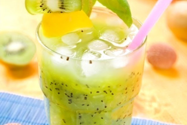 Цитрусовый коктейль с киви и ромом