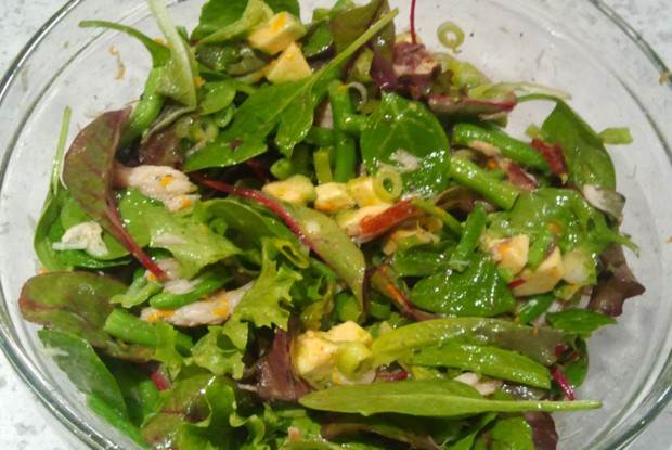 Цитрусовый салат из копчёной макрели