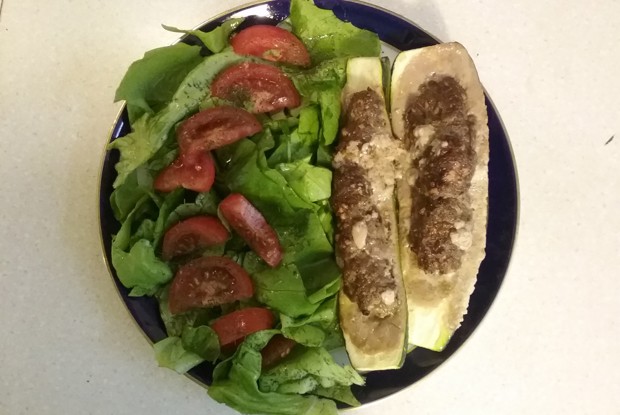 Цукини фаршированные мясным фаршем с ворчестерским соусом