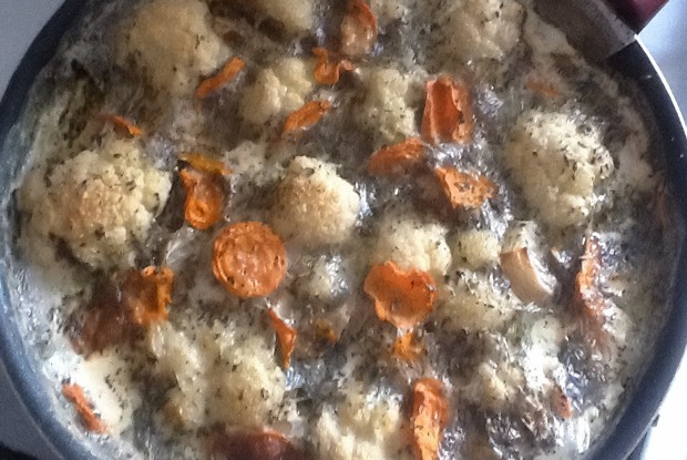 Цветная капуста в плавленном сыре с базиликом