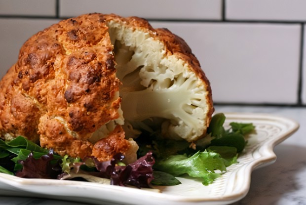 Цветная капуста, запеченная в йогурте со специями