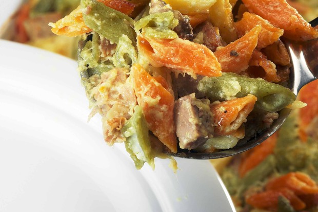 Цветные пенне с сыром и сливочным карри