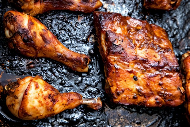 Цыпленок с перцем чипотле, корицей и сахаром