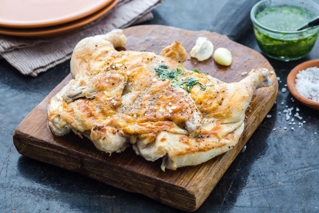 Цыпленок табака под чесночным соусом