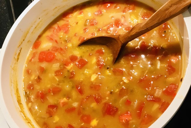 Дал из маша с помидорами