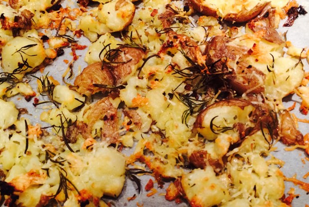 Давленый острый картофель по-австралийски