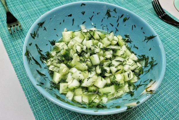Деревенский салат из огурцов