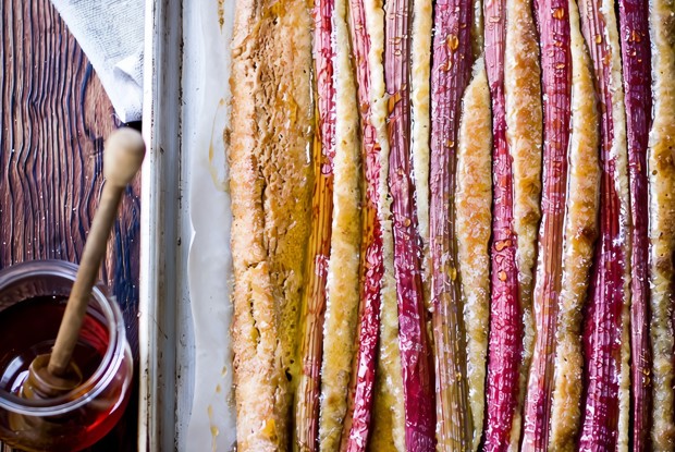 Деревенский миндальный пирог с ревенем