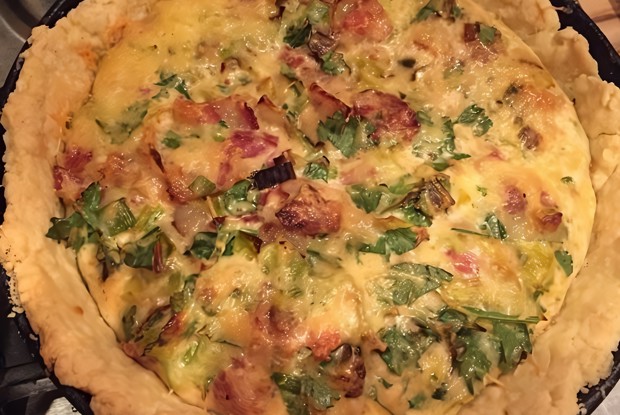 Деревенский луковый пирог с панчеттой