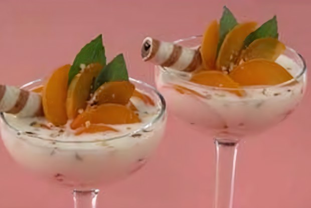 Десерт «Абрикосы с молоком»