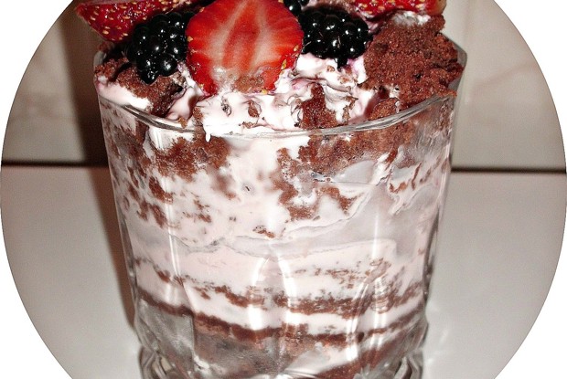 Десерт с кексом