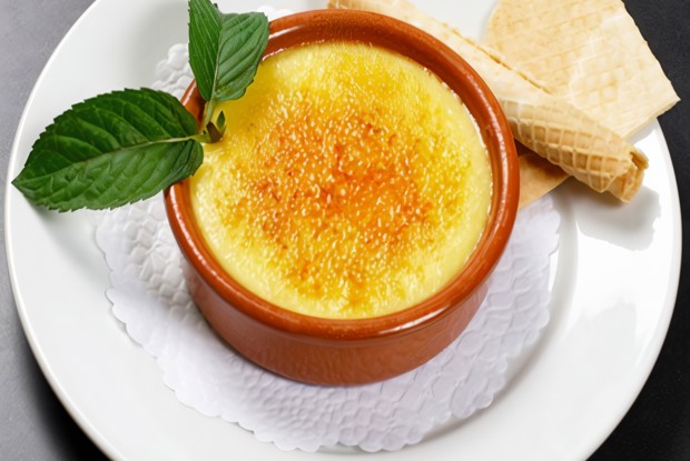 Десерт с корицей (Crema catalana)