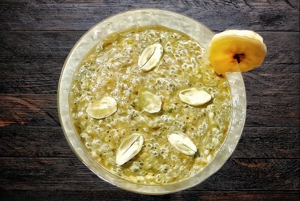 Десерт с семенами чиа на миндальной основе