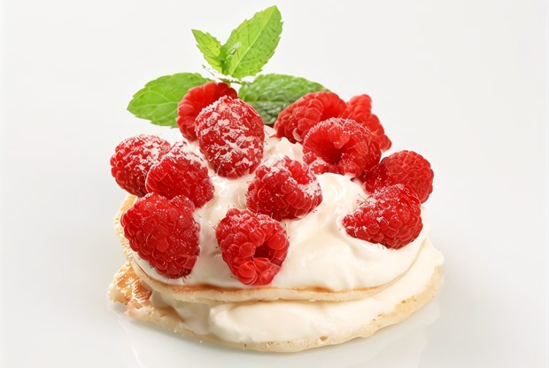 Десертный сыр с малиной