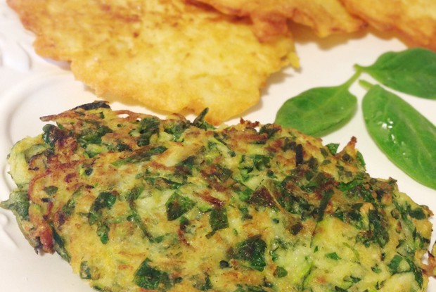 Детокс оладьи из цукини с зеленым луком и мятой