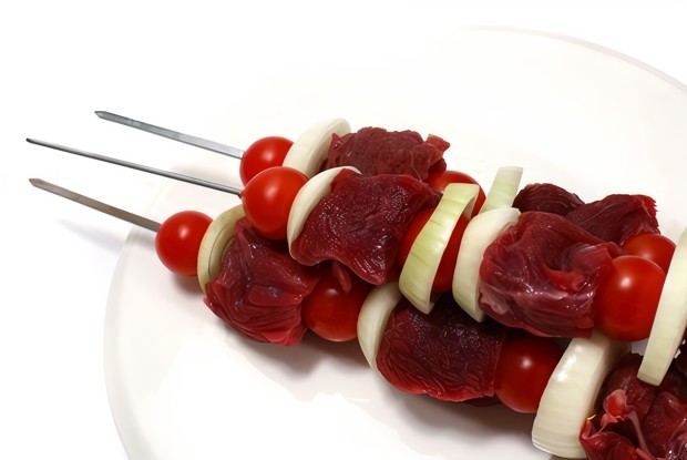 Детские шашлыки из говядины с черри