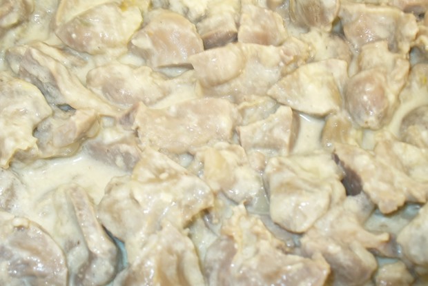 Дичь, тушеная в сметане