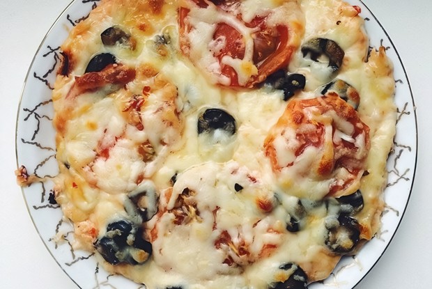 Диетическая пицца на курином тесте