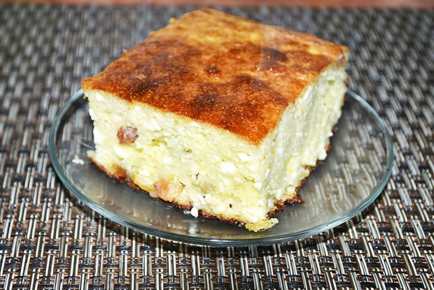 Диетическая творожная запеканка с изюмом